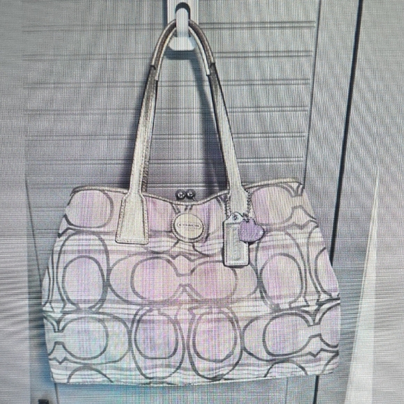 Coach Handbags - Coach Vintage Multicolor Plaid With Middle Pocket Kisslock Closure